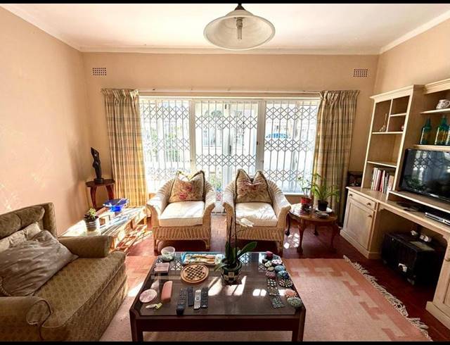 2 BEDROOM PROPERTY TO RENT IN FISH HOEK
